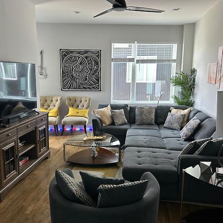 Luxury Townhome Skyline Views Mins To Dt ナッシュビル エクステリア 写真