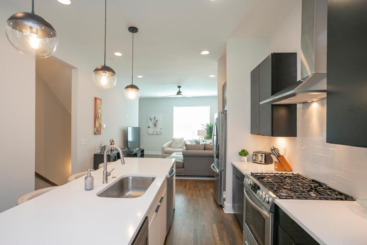 Luxury Townhome Skyline Views Mins To Dt ナッシュビル エクステリア 写真