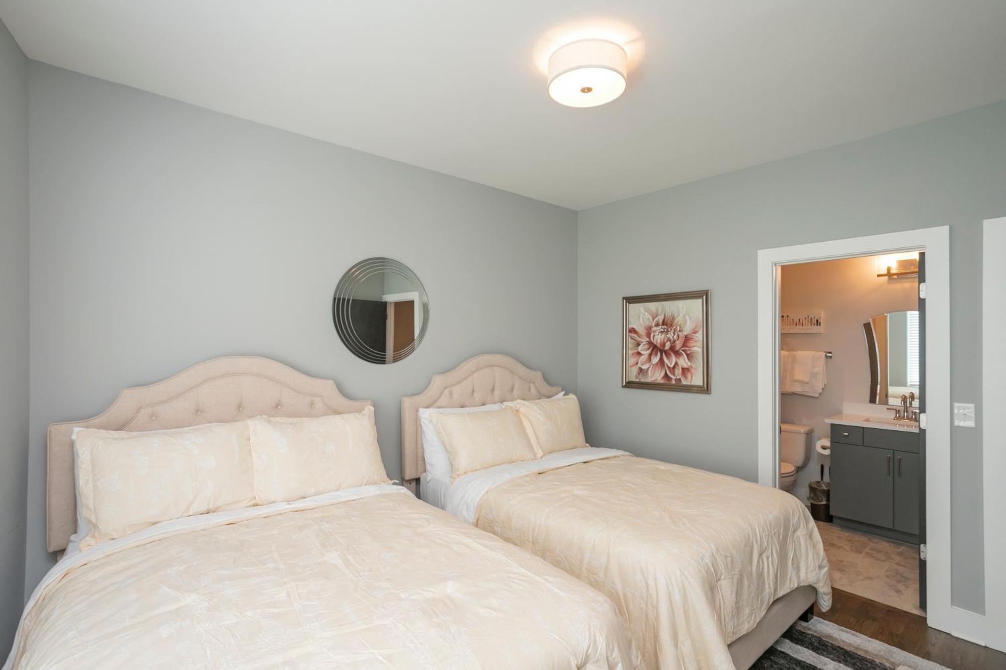 Luxury Townhome Skyline Views Mins To Dt ナッシュビル エクステリア 写真
