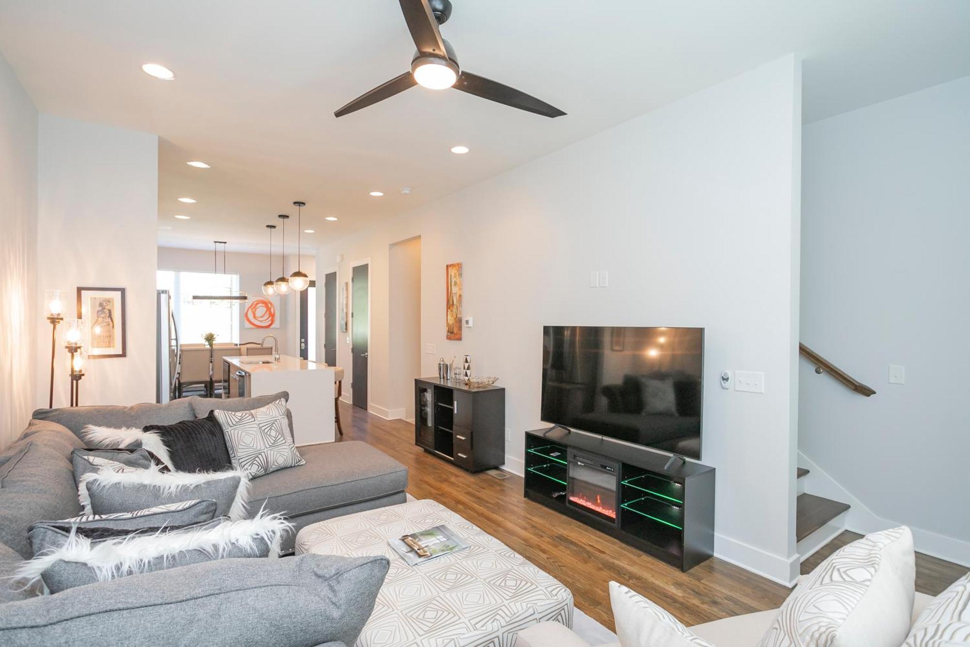 Luxury Townhome Skyline Views Mins To Dt ナッシュビル エクステリア 写真