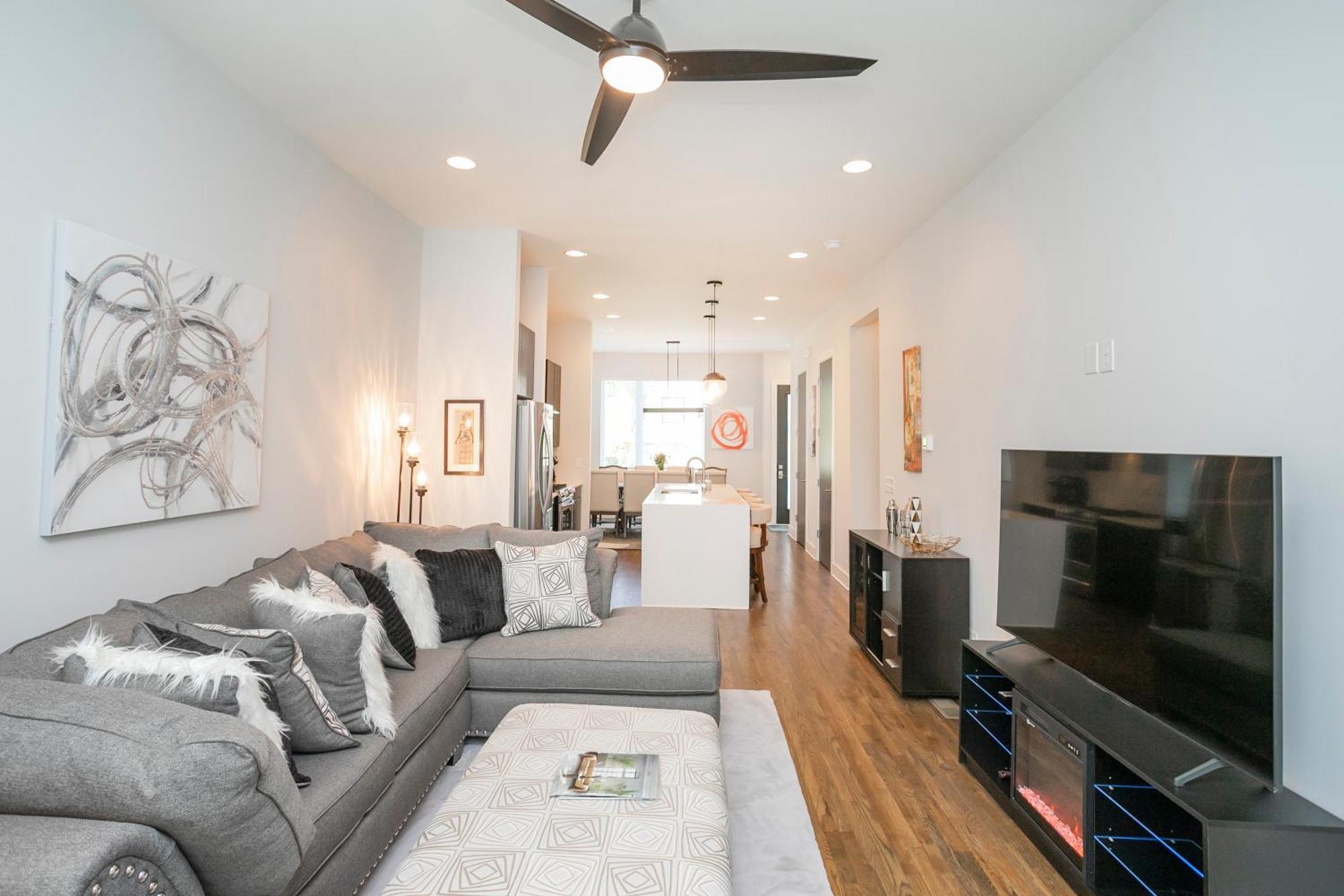 Luxury Townhome Skyline Views Mins To Dt ナッシュビル エクステリア 写真