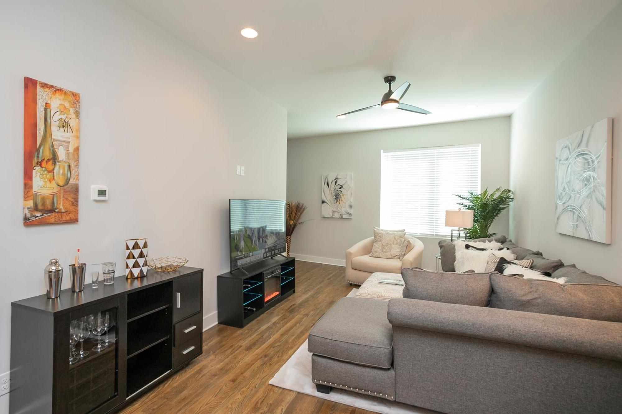 Luxury Townhome Skyline Views Mins To Dt ナッシュビル エクステリア 写真