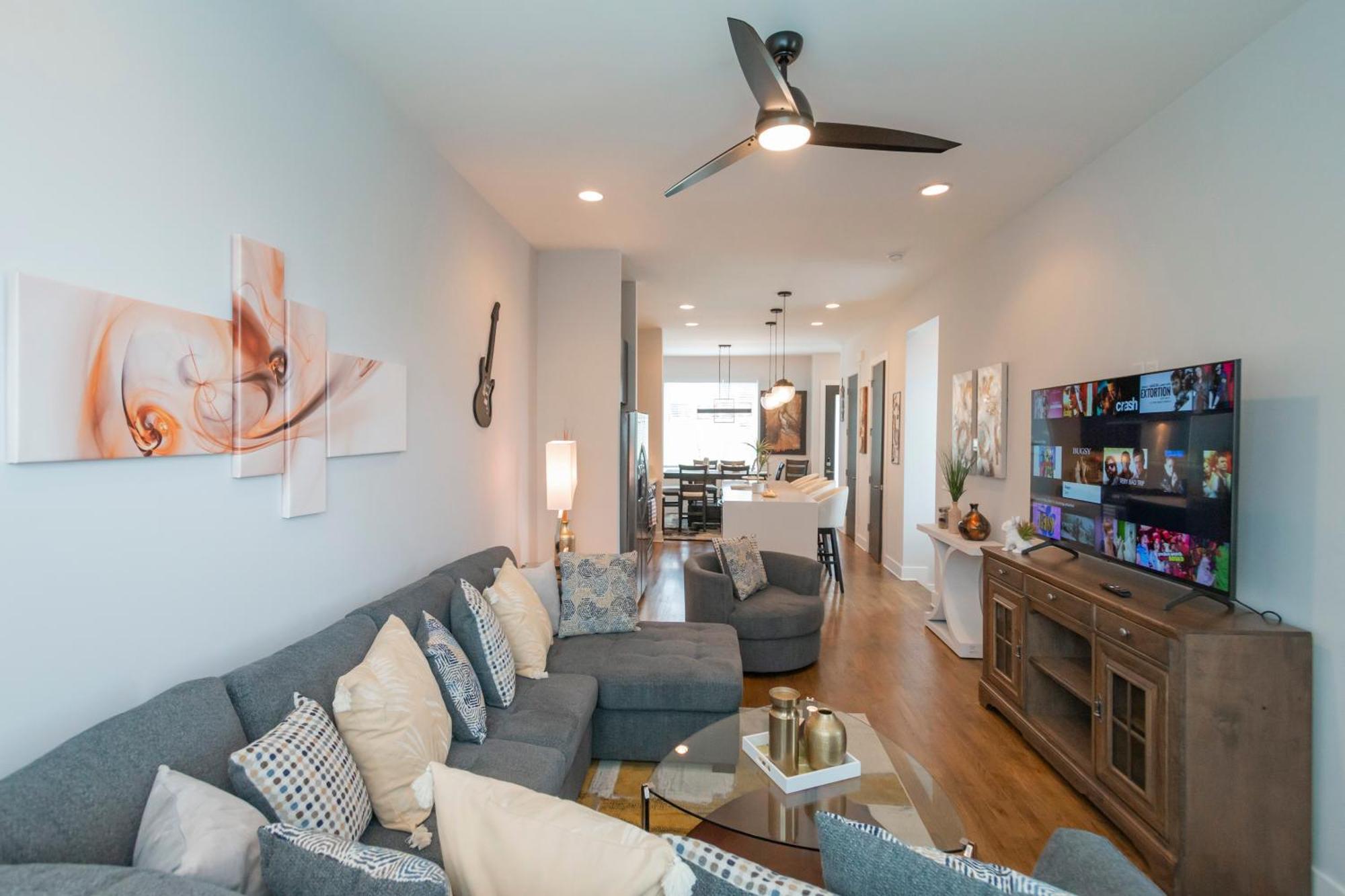 Luxury Townhome Skyline Views Mins To Dt ナッシュビル エクステリア 写真