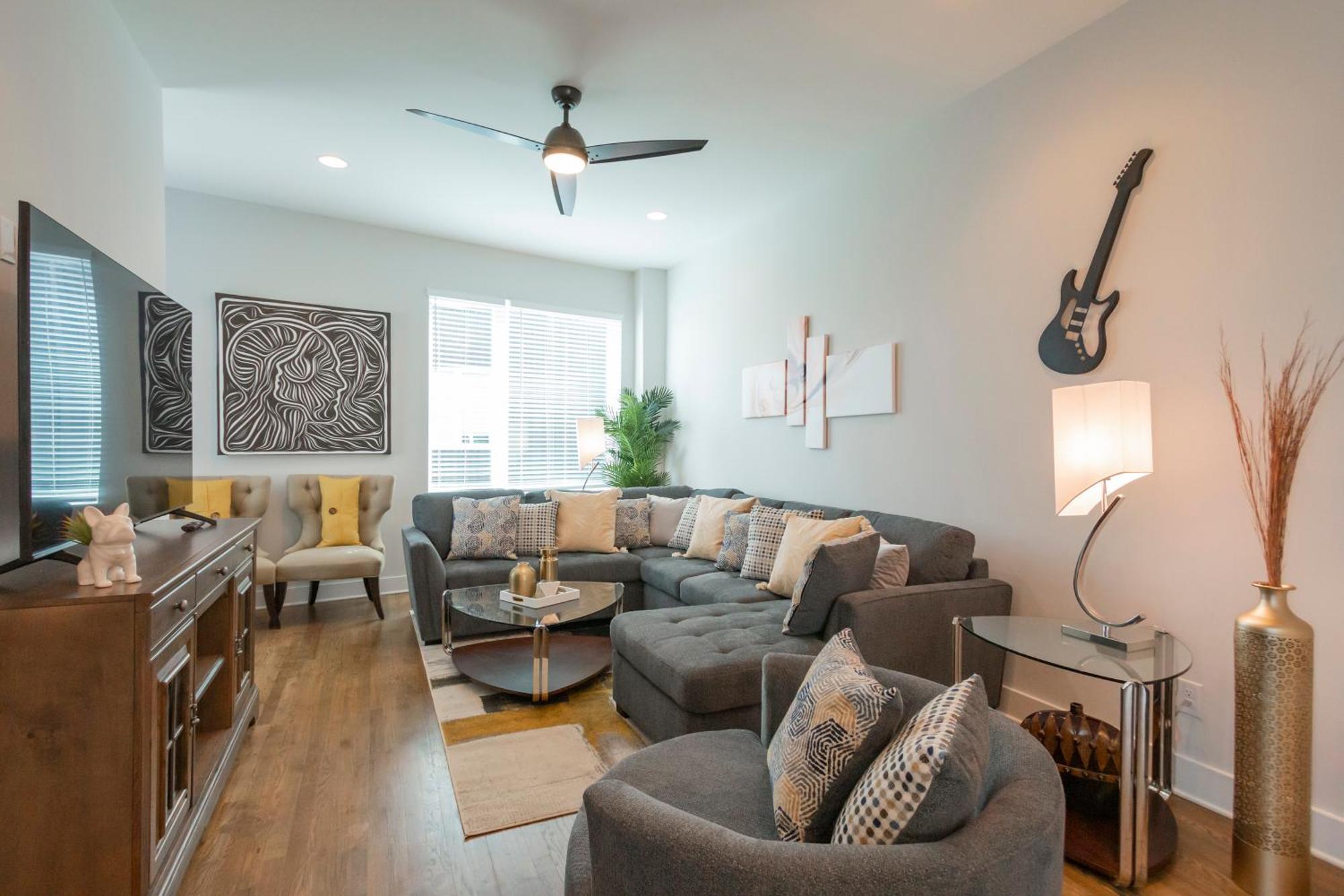 Luxury Townhome Skyline Views Mins To Dt ナッシュビル エクステリア 写真